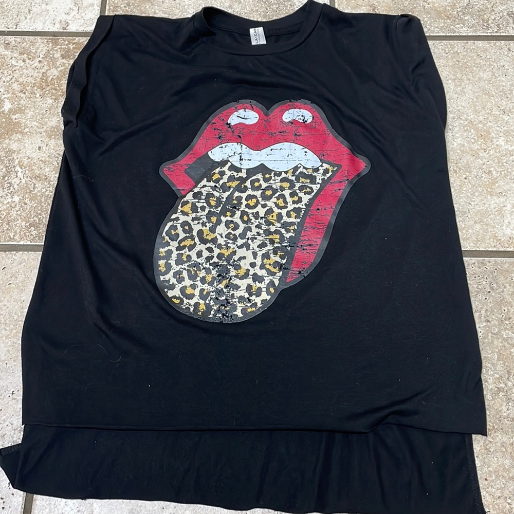 Women’s small Rolling Stones tee